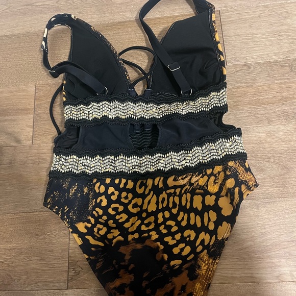 RIVER ISLAND EMBROIDERED SWIMSUIT - Picture 3 of 4